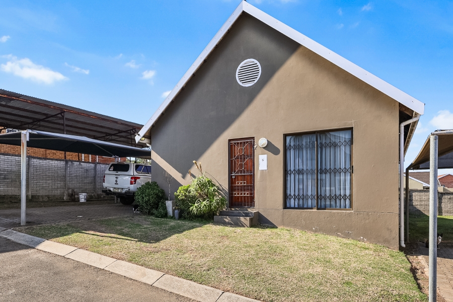 To Let 2 Bedroom Property for Rent in Sunnyridge Eastern Cape